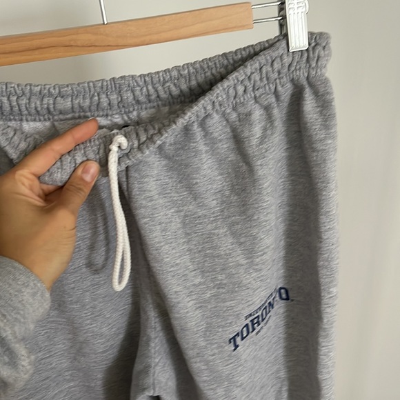 University of Toronto Unisex Sweatpants - Picture 5 of 5